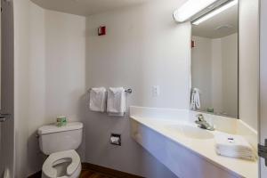 Et badeværelse på Motel 6-Cedar City, UT