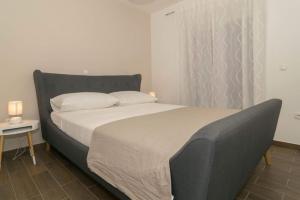 Postel nebo postele na pokoji v ubytování Apartmani Marinović