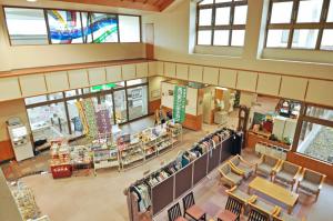日式旅馆内部或周边的超市或其他商店