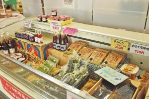 日式旅馆内部或周边的超市或其他商店
