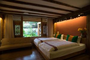 Ένα ή περισσότερα κρεβάτια σε δωμάτιο στο Courtyard Shangri-la 藏舍小院