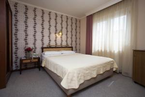 Posteľ alebo postele v izbe v ubytovaní Olympos Hotel