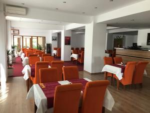 Posezení v ubytování Hotel Otopeni + 25 fotografií