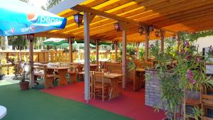 Restorāns vai citas vietas, kur ieturēt maltīti, naktsmītnē Balaton Panzió