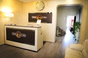 TV a/nebo společenská místnost v ubytování Hotel Sogni D'Oro Airport