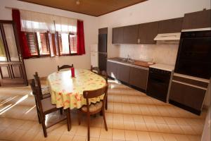 Kuchyň nebo kuchyňský kout v ubytování Apartments Stanko