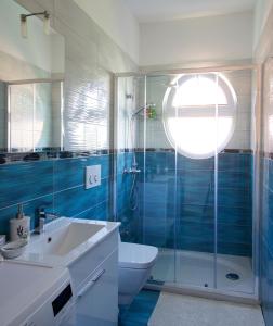 Kúpeľňa v ubytovaní Azure + 19 fotografií