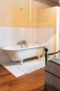 Kylpyhuone majoituspaikassa Montelupone Bed & Breakfast