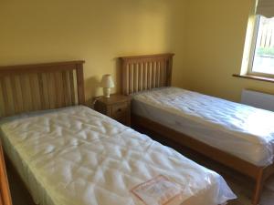 Una cama o camas en una habitación de Lakeview House