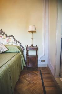 Postel nebo postele na pokoji v ubytování Castello Di Mornico Losana