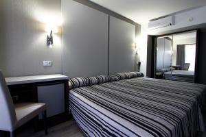 Posteľ alebo postele v izbe v ubytovaní Summer Hotel