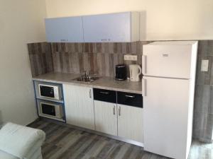 Kuchyňa alebo kuchynka v ubytovaní Chill Out Beach Apartments