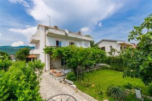 Zahrada ubytování Apartment in Novi Vinodolski 15308