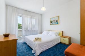 Postel nebo postele na pokoji v ubytování Apartment in Novi Vinodolski 15308