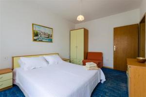 Postel nebo postele na pokoji v ubytování Apartment in Novi Vinodolski 15308