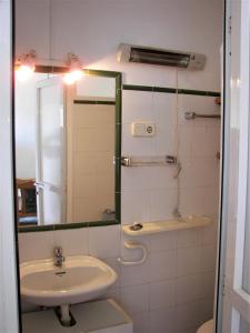 a bathroom with a sink and a mirror at Posada Chloe Santiago in Santiago de la Ribera