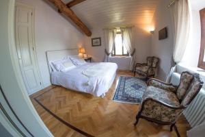 Postel nebo postele na pokoji v ubytování Castello Di Mornico Losana
