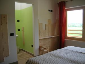 Postel nebo postele na pokoji v ubytování AGRITURISMO MASO PERTENER -adults friendly- + 37 fotografií