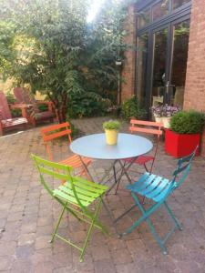 a table with four chairs and a table with at Hotel Ladeuze in Leuven +7 photos