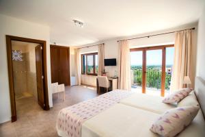 TV a/nebo společenská místnost v ubytování Agroturismo Sa Marina