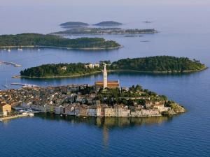 an island in a body of water with a building on it at Apartment in Rovinj/Istrien 11481 in Štanga