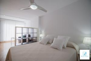 Posteľ alebo postele v izbe v ubytovaní Apartamentos Seven Village + 37 fotografií