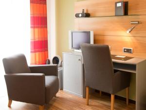 TV a/nebo společenská místnost v ubytování Avenon Privat-Hotel Am Steinberg