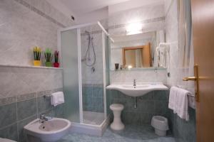 Koupelna v ubytování Hotel Villa Luca