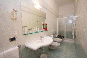 Koupelna v ubytování Hotel Villa Luca