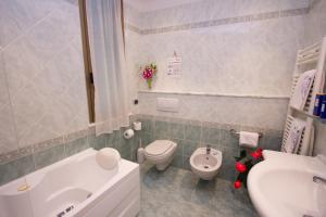 Koupelna v ubytování Hotel Villa Luca