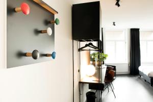 a living room with a door and a room with a bed at MABI City Centre in Maastricht