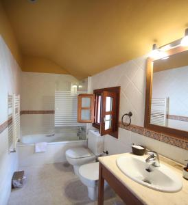 Ein Badezimmer in der Unterkunft Casa de Aldea La Pumariega