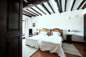 a bedroom with two beds with white sheets at Solar do Morgado Oliveira in Macedo de Cavaleiros +44 photos