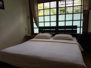 Un pat sau paturi într-o cameră la Peye Guesthouse