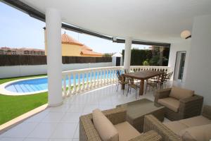 Bazén v ubytování ARENDA Villa Alamo Pino Alto nebo v jeho okolí