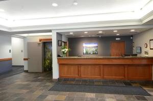 The lobby or reception area at Wood River Inn & Suite