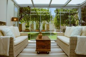 Posezení v ubytování Apartamento Bizcocheros con piscina y jardín privado