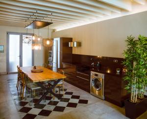 Kuchyň nebo kuchyňský kout v ubytování Apartamento Bizcocheros con piscina y jardín privado