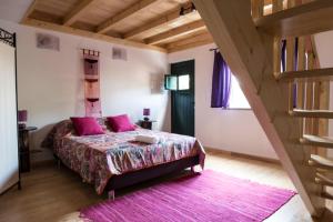 A bed or beds in a room at Casas dos Carregais