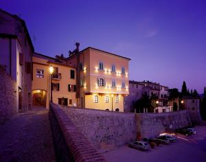 ヴェルッキオにあるOste del Castello Wellness & Bike Hotelのギャラリーの写真