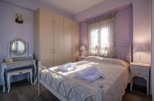 Posteľ alebo postele v izbe v ubytovaní Avlemonas Bay Sea Houses.