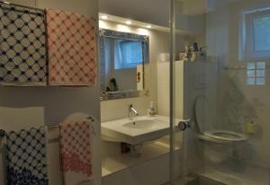 A bathroom at Austria Center - Wien an der Donau