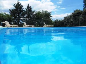 Piscina a Hostellerie du Causse o a prop