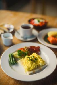 Makanan di atau di tempat lain dekat hotel