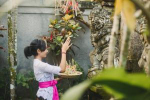 Tamu yang menginap di Taman Amartha Hotel