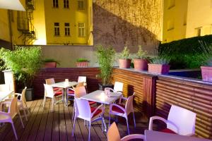 A seating area at Hotel Boltzmann
