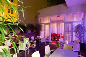 A seating area at Hotel Boltzmann