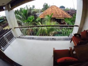 Balkón nebo terasa v ubytování Cahyatika Bed & Breakfast