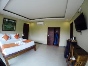 TV a/nebo společenská místnost v ubytování Cahyatika Bed & Breakfast