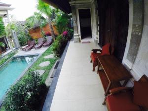 Bazén v ubytování Cahyatika Bed & Breakfast nebo v jeho okolí